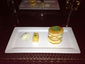 5e arrêt: L'Atelier d'Argentine pour le dessert.  Deux des trois sélections offertes: le Napoléon orange et vanille et la barre au citron accompagnée d'un sorbet de basilic et citron.